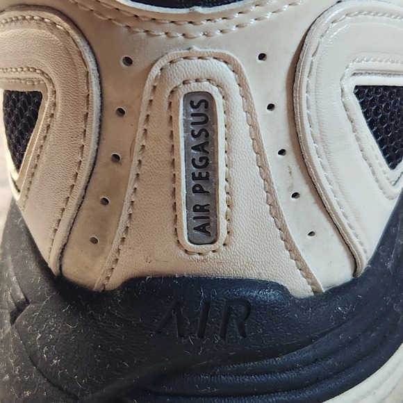 Nike Shoes Mens 11.5 White Black Air Pegasus 2005 2K5 Sneaker HQ5403-102 - Picture 11 of 12